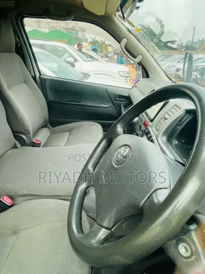 Toyota HiAce 2014 Silver