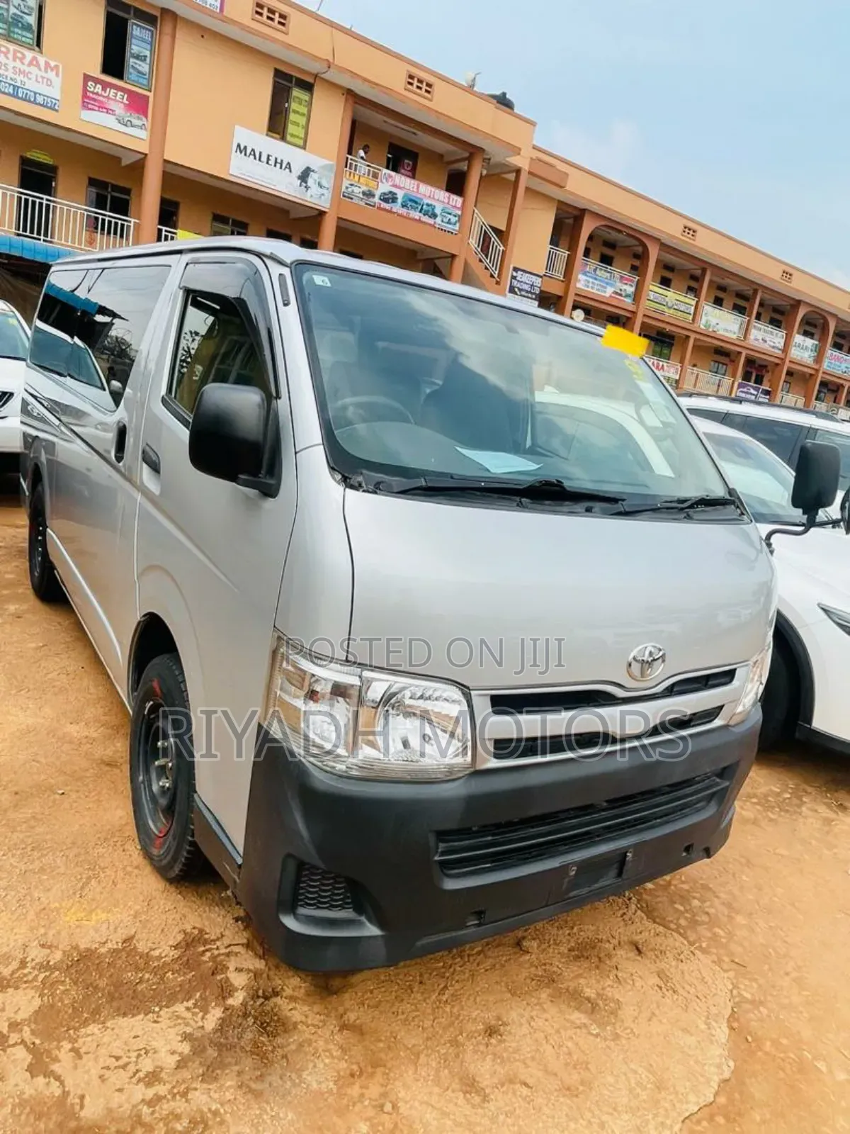 Toyota HiAce 2014 Silver