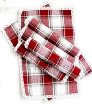 6-Piece Set of Charming Plaid Place Mats -