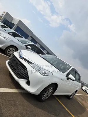 Toyota Corolla Fielder 1.5 Hybrid FWD 2017 White