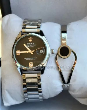 Black Face Women's Original Analog Fancy Time Piece With a Bracelet