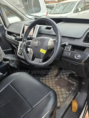 Toyota Noah 2010 Pearl