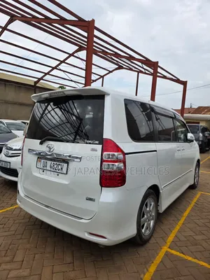 Toyota Noah 2010 Pearl