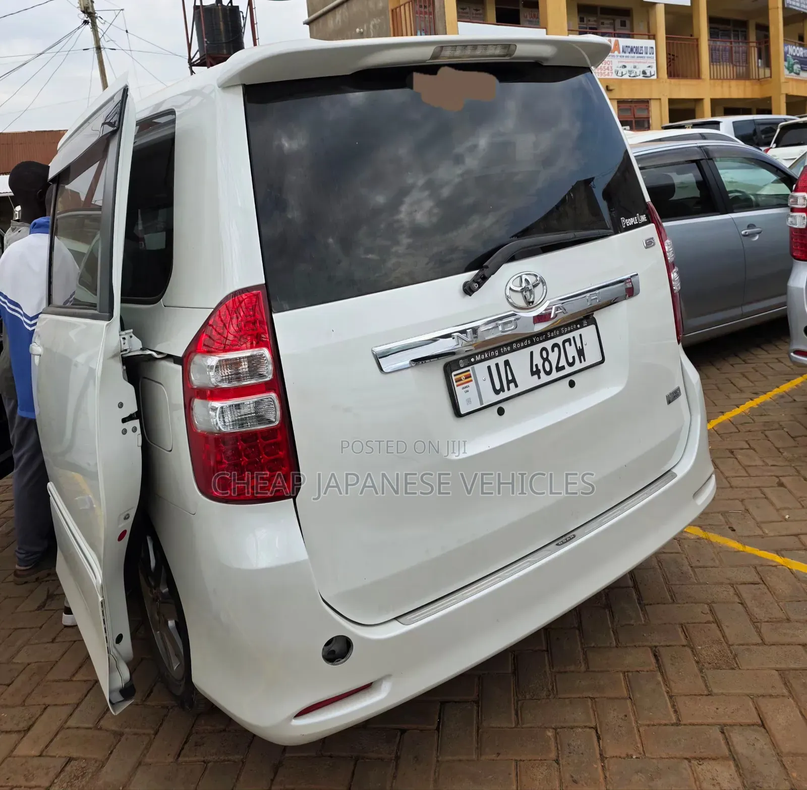 Toyota Noah 2010 Pearl