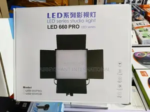 Neewer 660 Pro Led Video Light.
