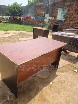 1.4metered Office Desks