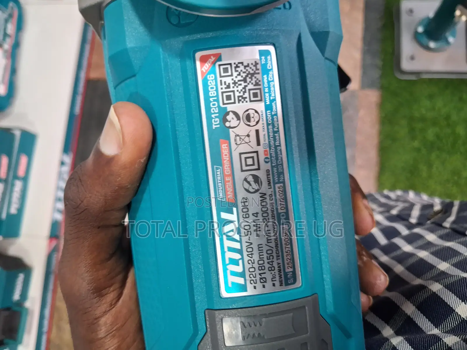 Angle Grinder 2000w.