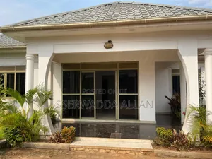 Furnished 4bdrm Bungalow in Busukuma for sale