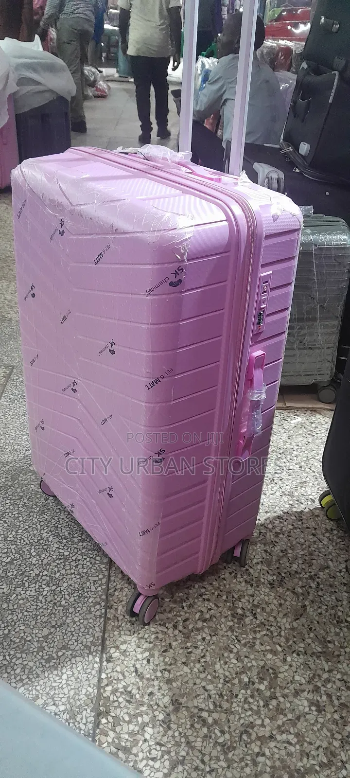 Large Pinky Suitcase