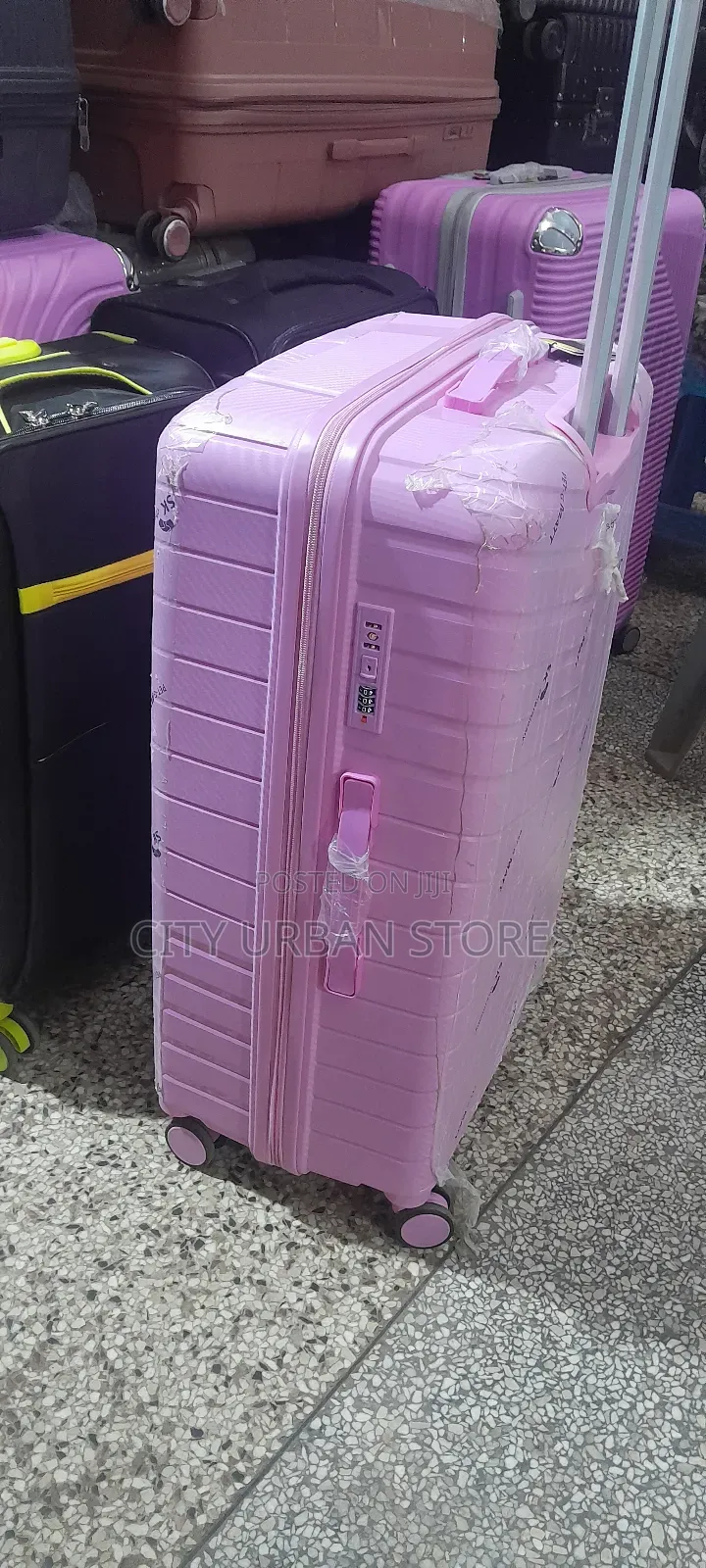 Large Pinky Suitcase