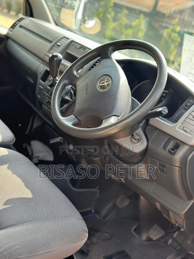 Toyota HiAce 2014 White