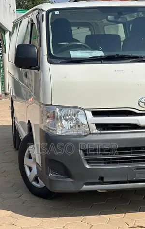 Toyota HiAce 2014 White