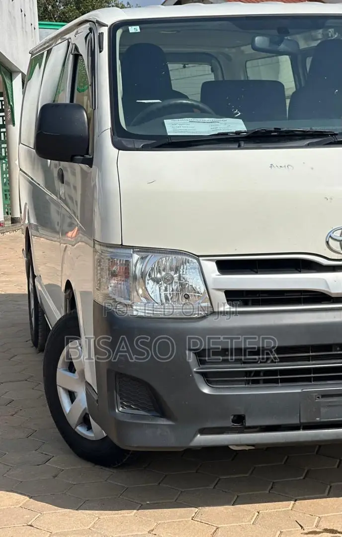 Toyota HiAce 2014 White