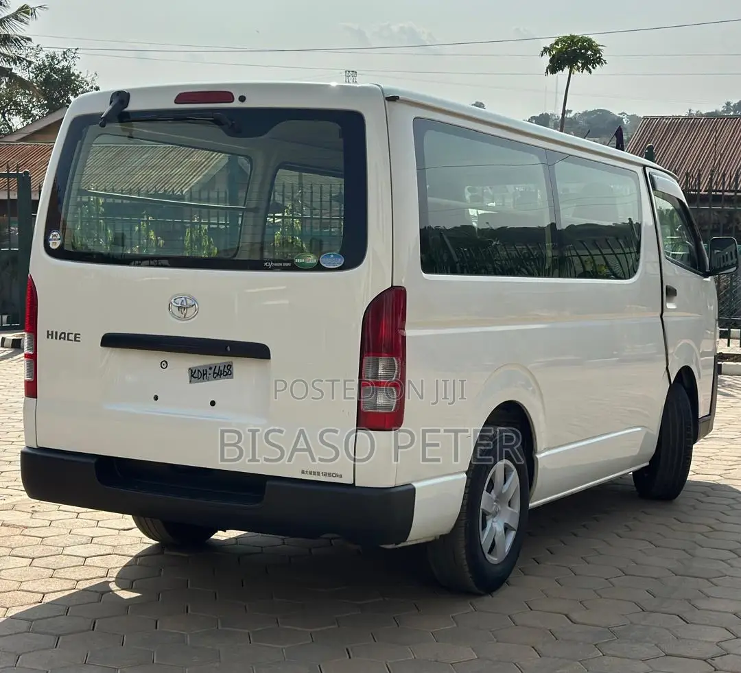 Toyota HiAce 2014 White