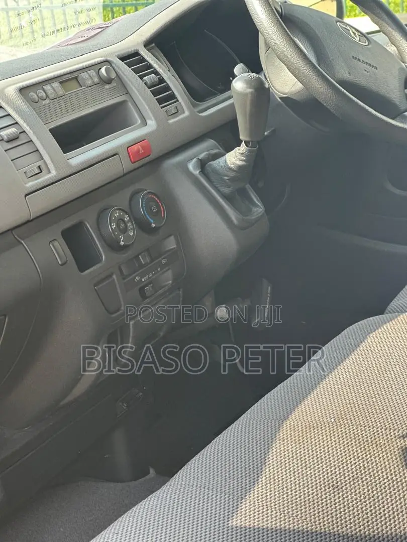 Toyota HiAce 2014 White