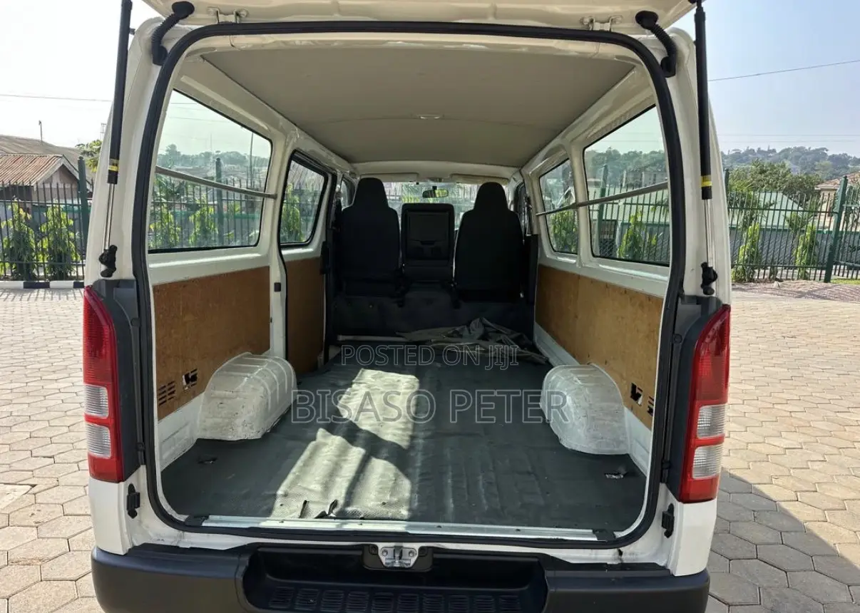 Toyota HiAce 2014 White