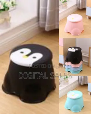 Adorable Penguin-themed Children's Step Stool