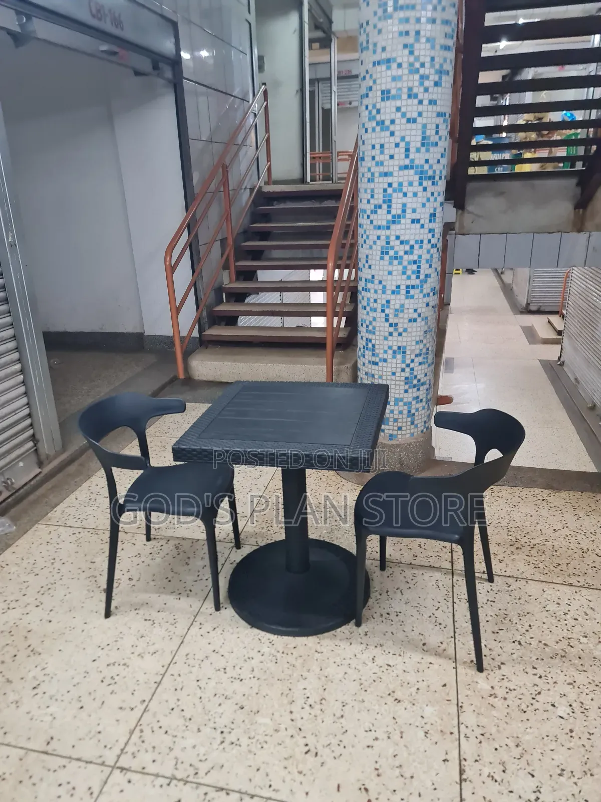 Rocked Plastic Table and Chairs Plastic Table and Chairs