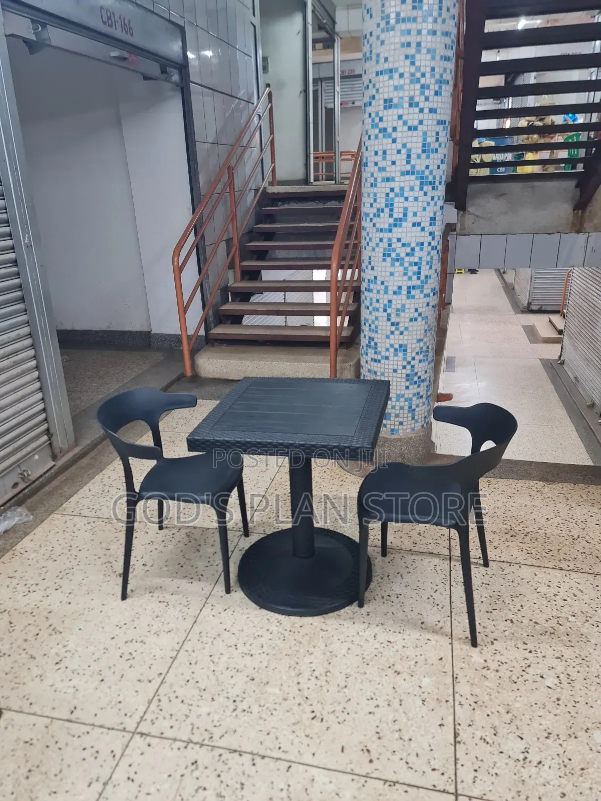 Rocked Plastic Table and Chairs Plastic Table and Chairs