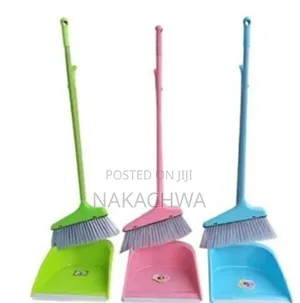 Its Plastic Broom And Dust Pan Set