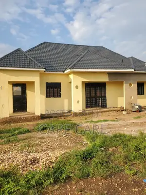 6bdrm Bungalow in Lutisi, Kakiri for sale