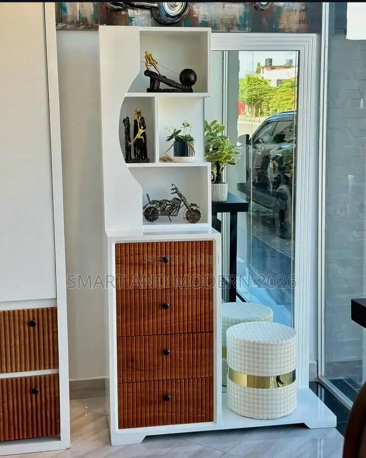 Dressing Mirror/Dressing Table