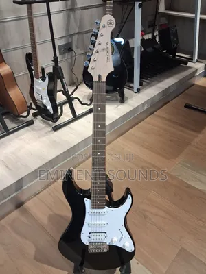 Yamaha Pacifica Electric Guitar Pac 012
