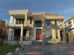 5bdrm Duplex in Akright Estate, Central Division for sale