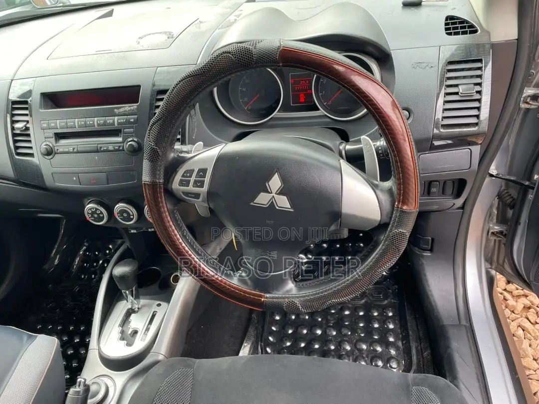 Mitsubishi Outlander 2010 Gray