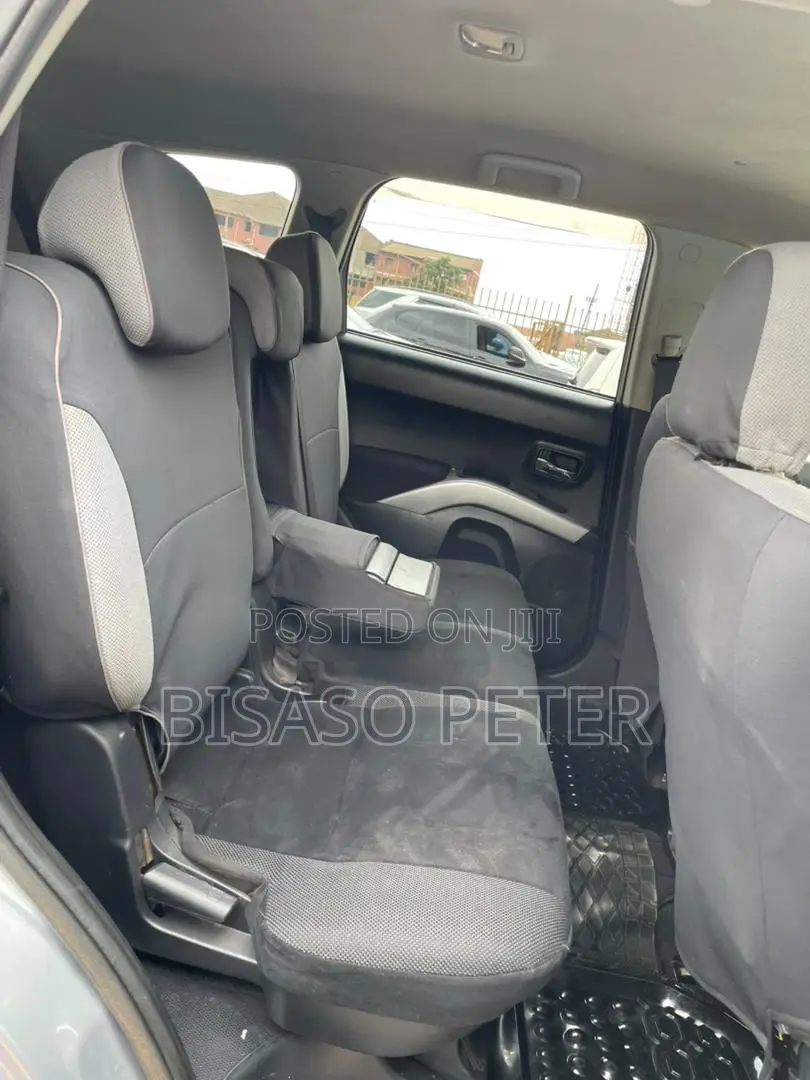 Mitsubishi Outlander 2010 Gray