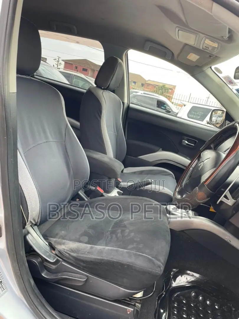 Mitsubishi Outlander 2010 Gray