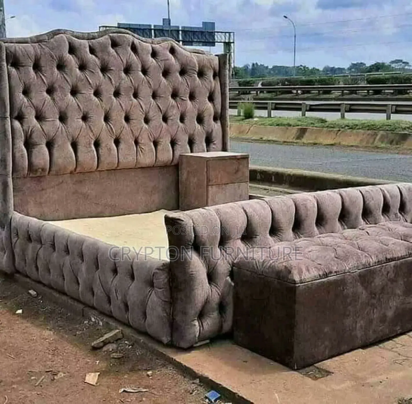 Deep Buttoned Bed