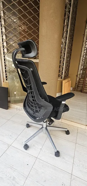 Nice Looking Mesh Adjustable Office Seat