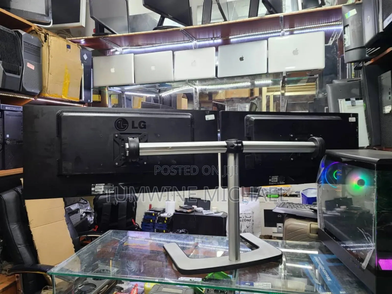 29 Inch Monitors 2 Pieces on Dual Arm Stand