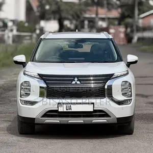 Mitsubishi Outlander 2025 White