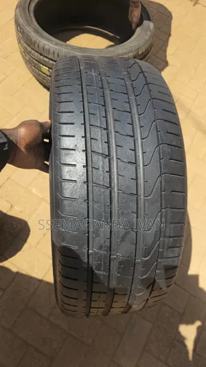 275/40r22 Authentic Pirelli Foreign Used Tyres