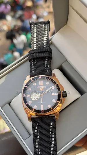 Black Leather Strapped Seiko Men's Mechanical Wrist Time Piece