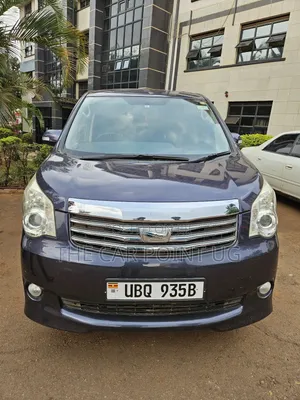 Toyota Noah 2.0 143hp FWD (7 Seater) 2011 Purple