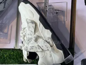Snow White Sneaker