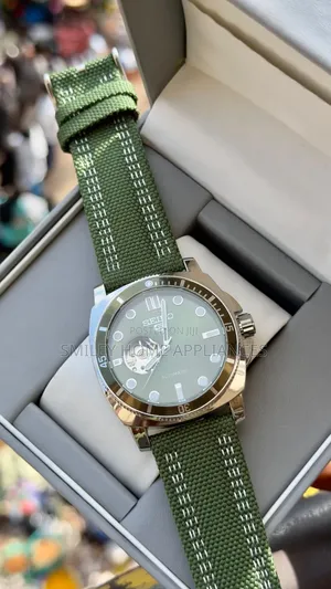 Green Leather Strapped Mechanical Men's Seiko Wrist Time Wear