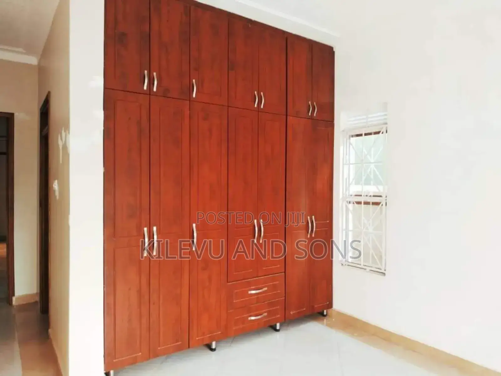 In Build Wardrobe