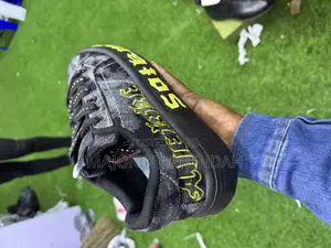 A Multi Black Sneaker