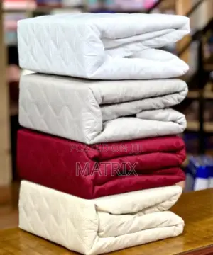 Elegant 5*6 Quilted Waterproof Matress Protector -Multicolor