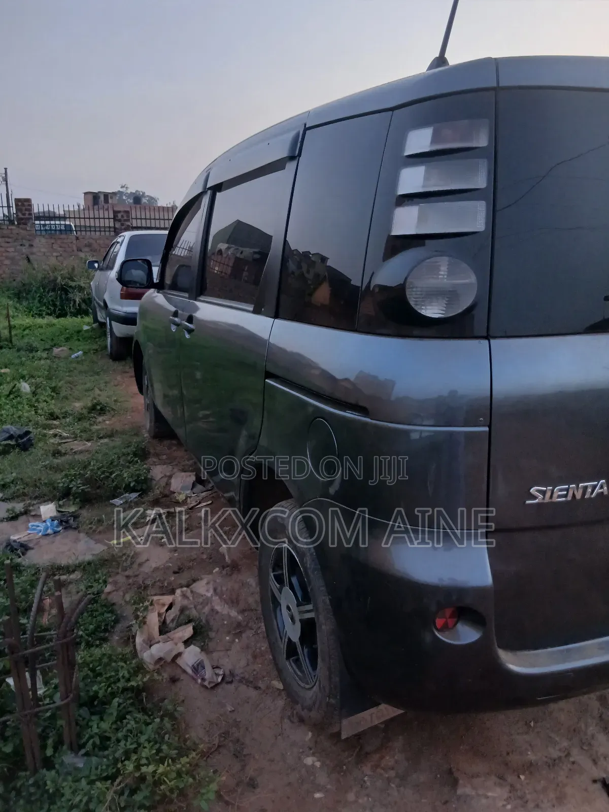 Toyota Sienta 2005 Gray