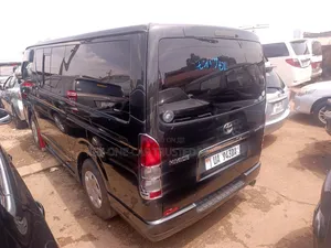 Toyota HiAce 1999 Black