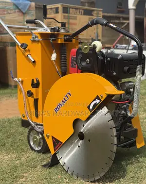 Concrete Cutter With Diesel Engine and Blade