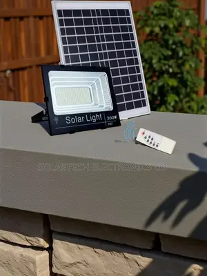 300w Solar Flood Light With Inbuilt Lithium Bat