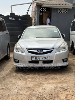 Subaru Legacy 2.5i Premium 2010 White