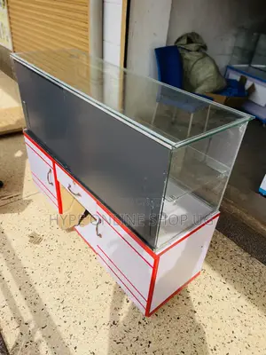 Kingsize 4feets Display Glass