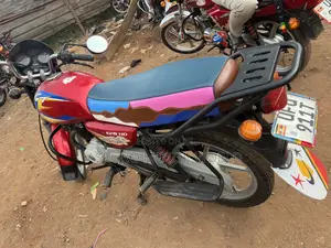 Bajaj CT 125X 2023 Red